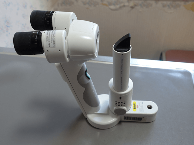 据え置き式細隙灯顕微鏡
